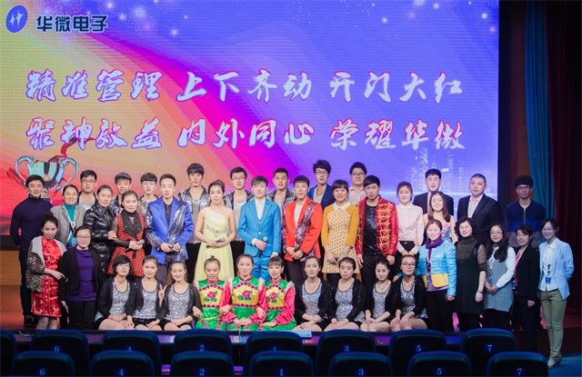 全体演职人员合影